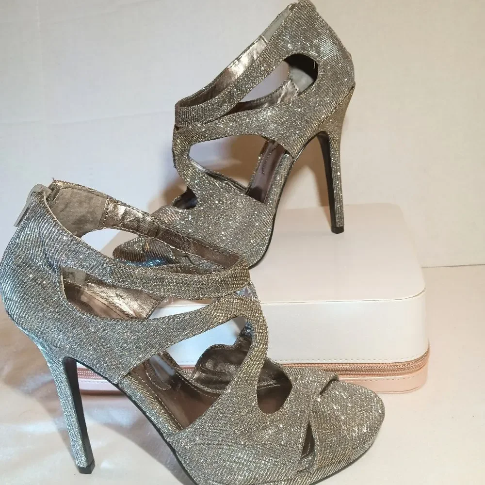 Nina Solid Silver Glitter Sequin Metallic Peep-toe 4